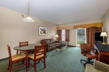 Four Seasons Island Resort - image 4