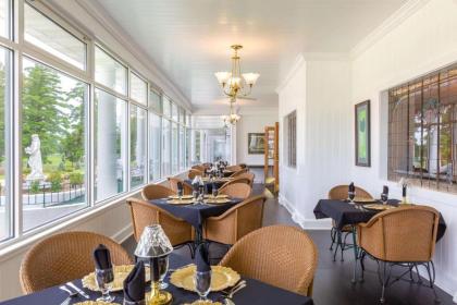 Four Seasons Island Resort - image 6