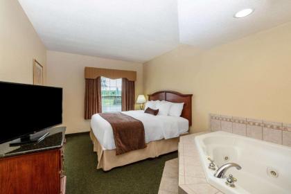 Four Seasons Island Resort - image 7