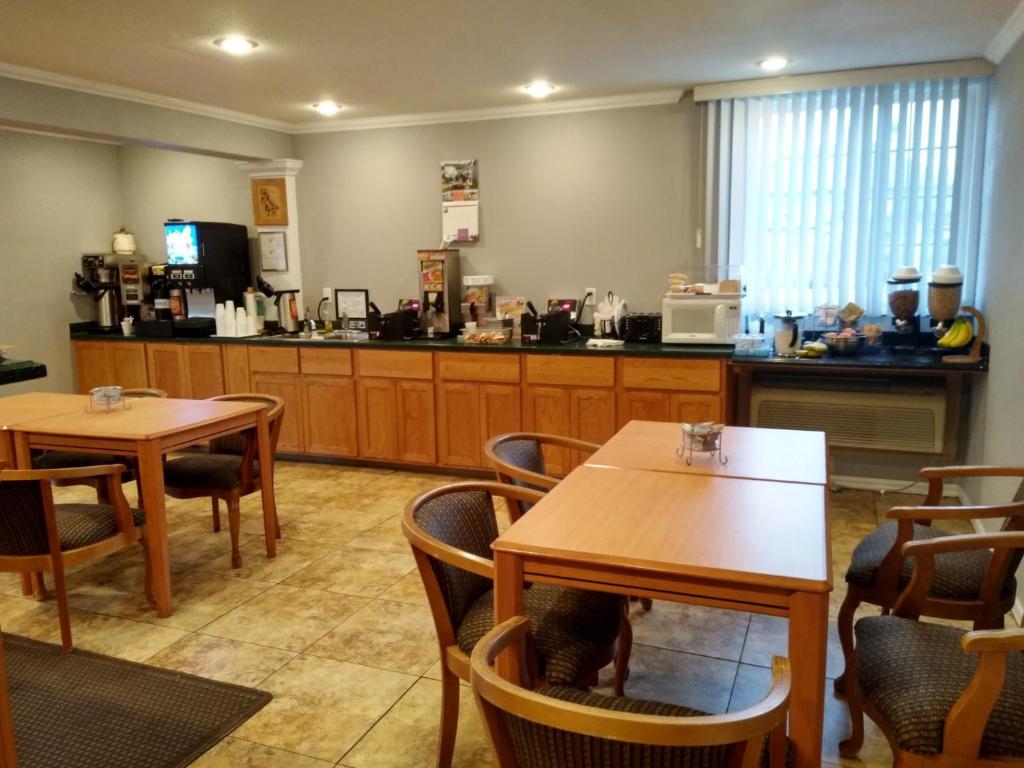 Americas Best Value Inn - Pendleton - image 7