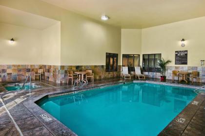 Oxford Suites Pendleton - image 3