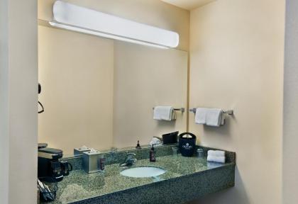 Oxford Suites Pendleton - image 7