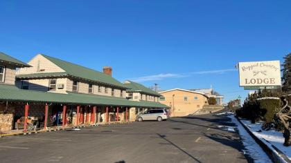 Rugged Country Lodge - image 12