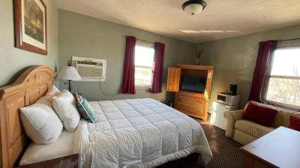 Rugged Country Lodge - image 14