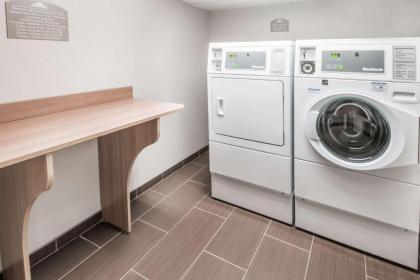 Microtel Inn & Suites by Wyndham - Penn Yan - image 9