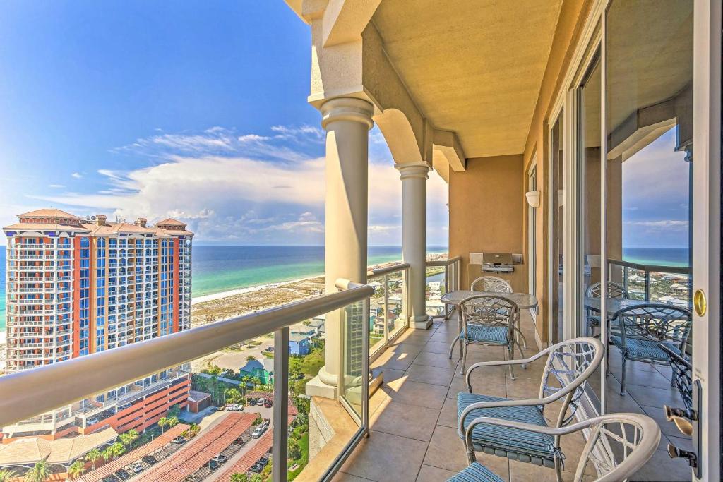 Pensacola Bch Penthouse with View and Pool Access! - image 2