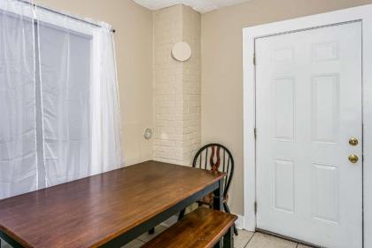 Strong St. Cottage - image 10
