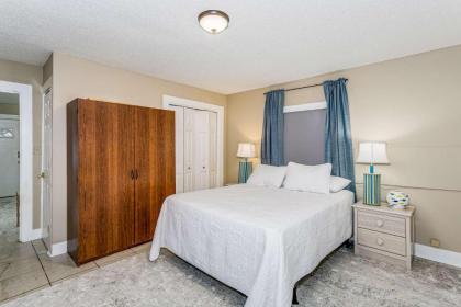 Strong St. Cottage - image 13