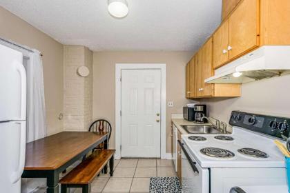 Strong St. Cottage - image 16
