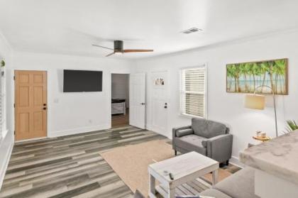 North Hill Cottage - Downtown - image 3