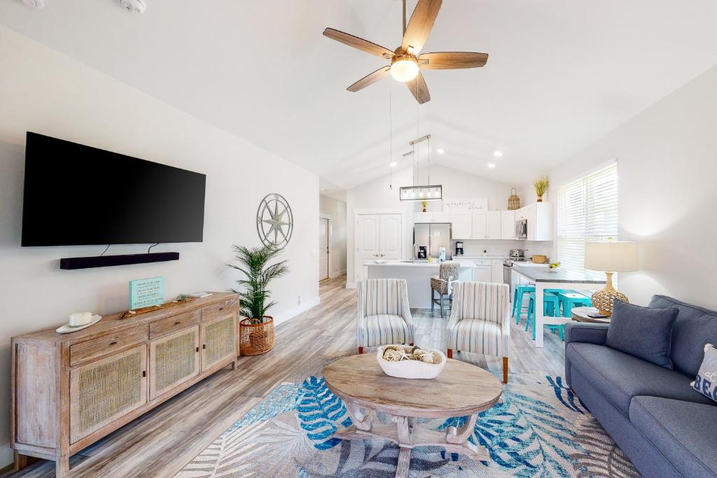 Gulf Breeze Cottage - main image
