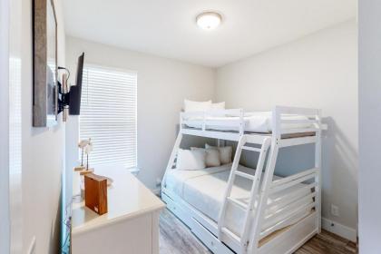 Gulf Breeze Cottage - image 11