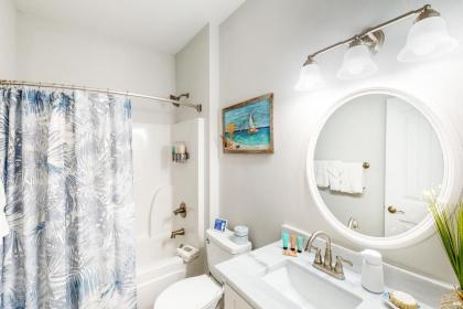 Gulf Breeze Cottage - image 12