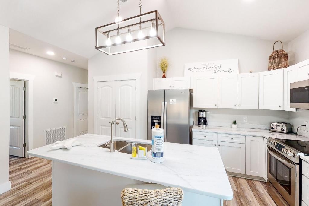 Gulf Breeze Cottage - image 6