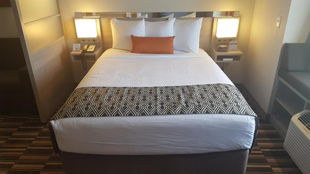Microtel Inn & Suites by Wyndham Perry - image 2