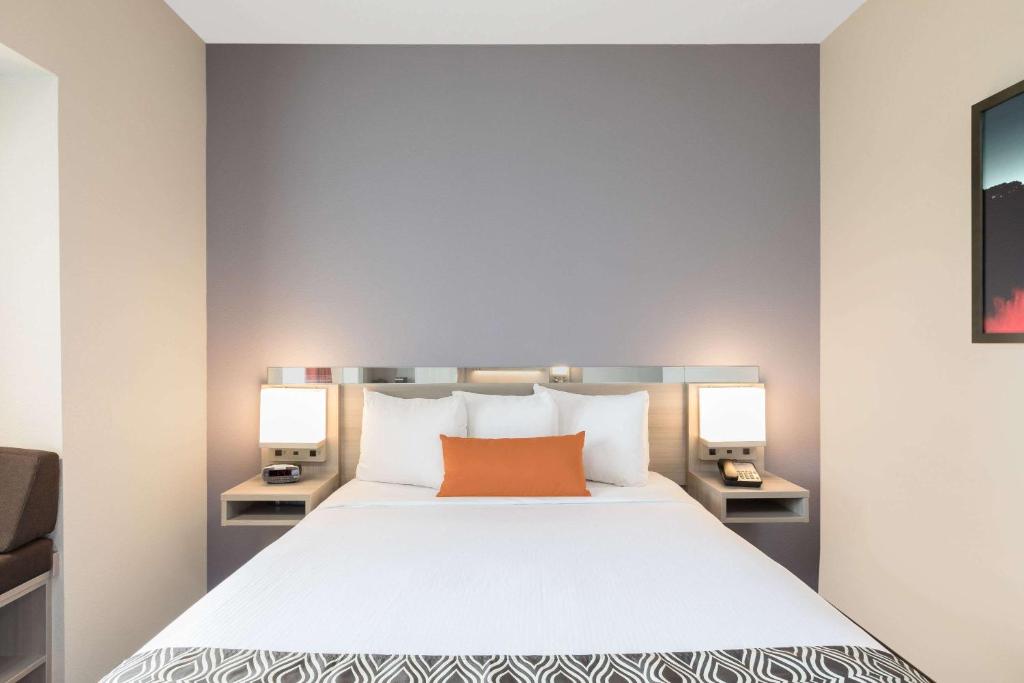 Microtel Inn & Suites by Wyndham Perry - image 6