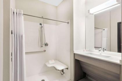 Microtel Inn & Suites by Wyndham Perry - image 8