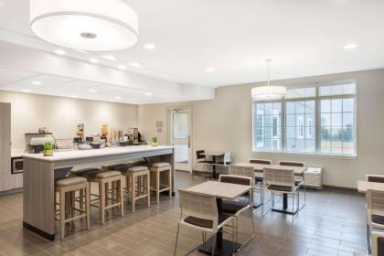 Microtel Inn & Suites by Wyndham Perry - image 9