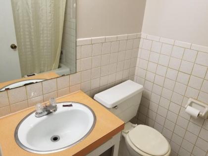 Budget Inn - image 11