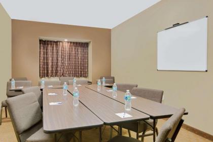 Microtel Inn & Suites by Wyndham Perry - image 7