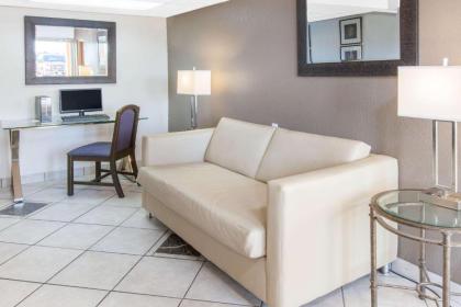 Super 8 by Wyndham Millbury/Toledo - image 9