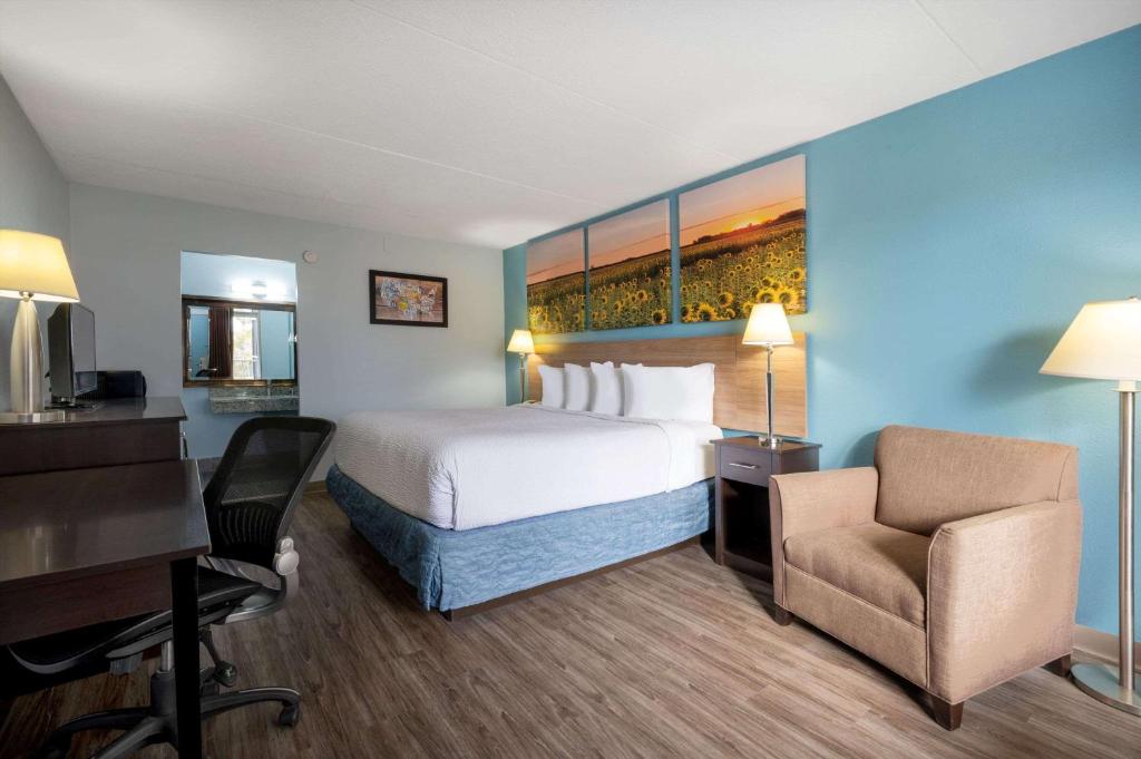 Days Inn by Wyndham Perrysburg - main image