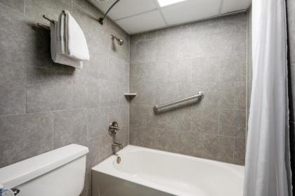 Days Inn by Wyndham Perrysburg - image 8