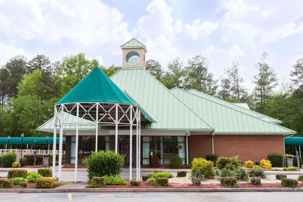 Days Inn by Wyndham Petersburg/South Fort Lee - main image