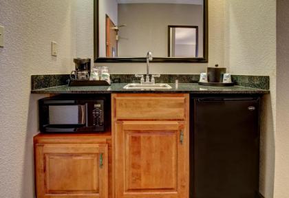 Hampton Inn & Suites Petoskey - image 12