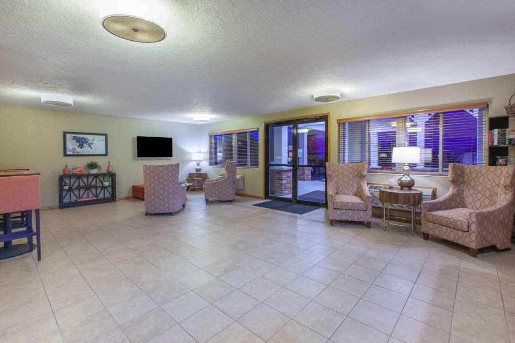 AmericInn by Wyndham Petoskey - main image
