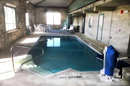 Super 8 by Wyndham Petoskey - image 1