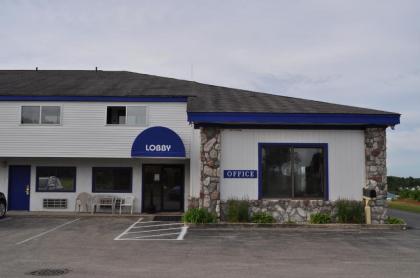 Super 8 by Wyndham Petoskey - image 2