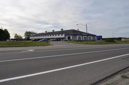 Super 8 by Wyndham Petoskey - image 3