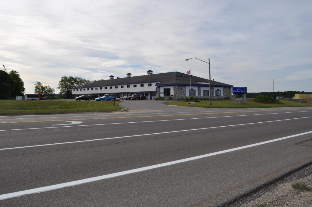 Super 8 by Wyndham Petoskey - image 3
