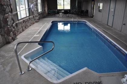 Super 8 by Wyndham Petoskey - image 4