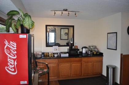 Super 8 by Wyndham Petoskey - image 6