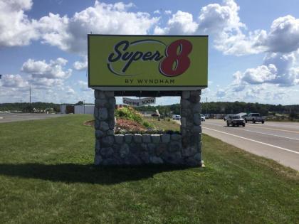 Super 8 by Wyndham Petoskey - image 9