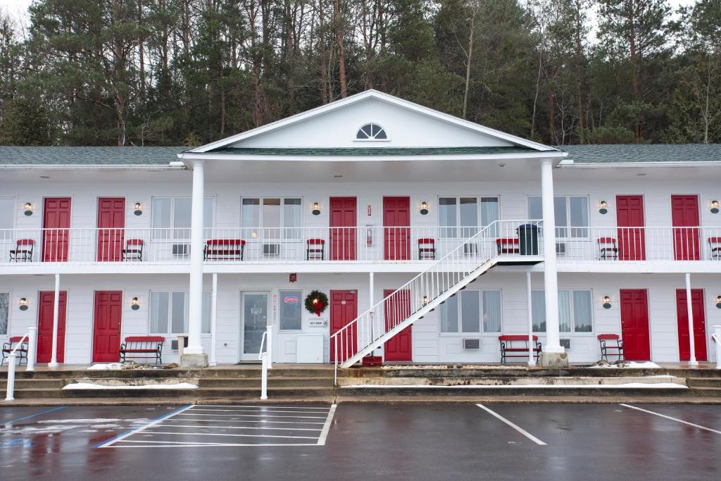 Bay Inn Of Petoskey - main image