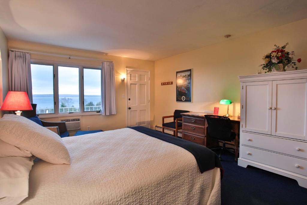 Bay Inn Of Petoskey - image 2