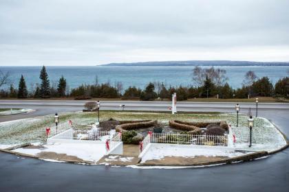 Bay Inn Of Petoskey - image 7