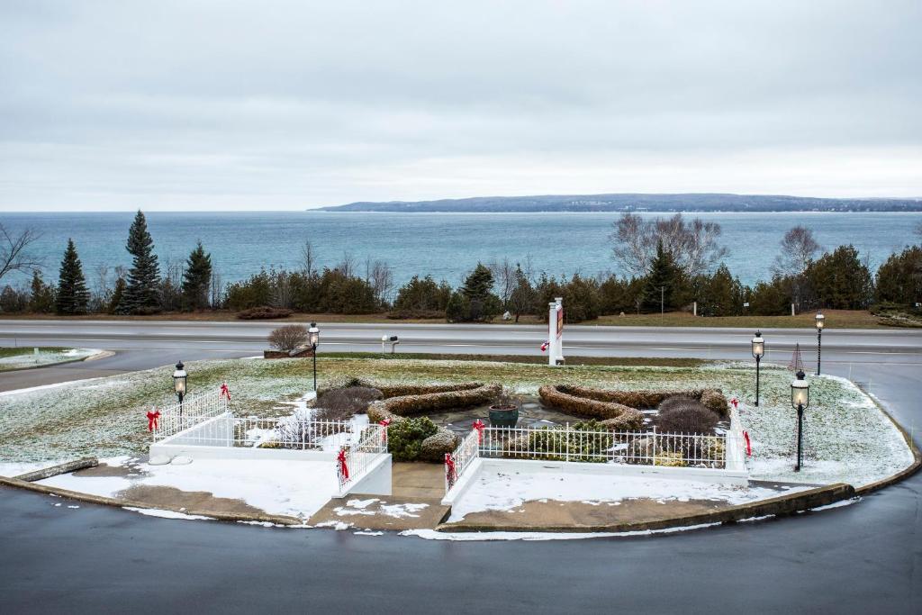 Bay Inn Of Petoskey - image 7