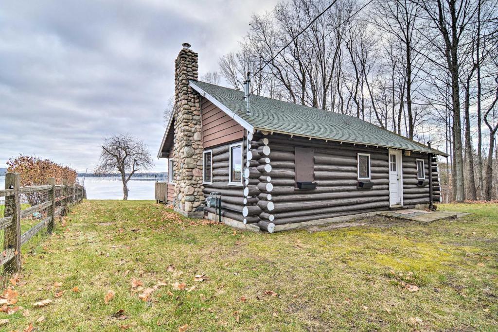 Pickerel Lake Retreat with Grill 15 Mi to Ski! - image 3