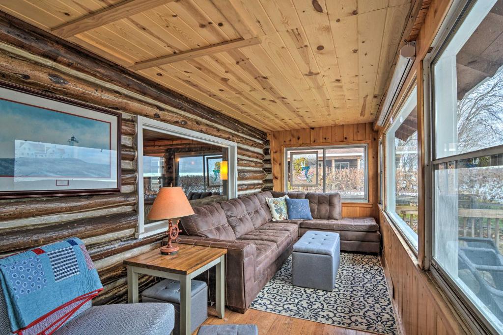 Pickerel Lake Retreat with Grill 15 Mi to Ski! - image 6