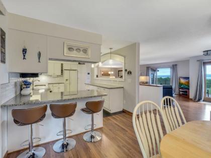Harbor View Getaway - image 9