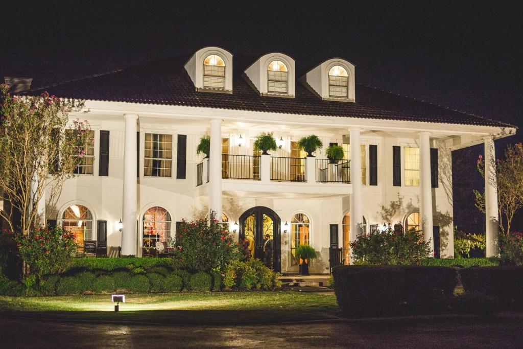 The Plantation House Boutique Inn - image 2