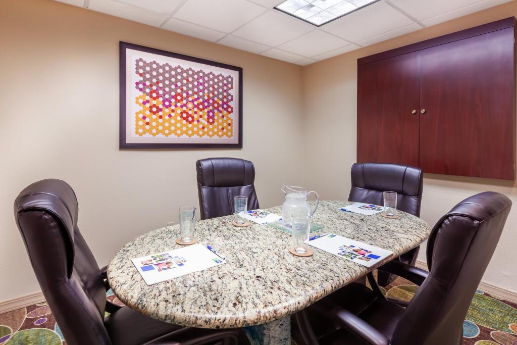 Holiday Inn Express & Suites - Pharr an IHG Hotel - image 5