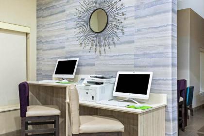 La Quinta by Wyndham Pharr North McAllen - image 10