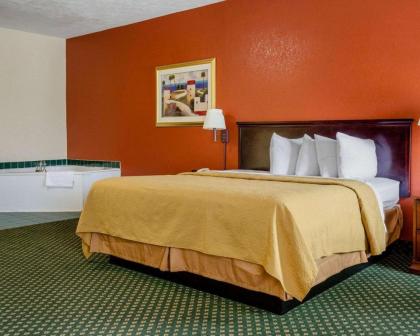Econo Lodge Inn & Suites Philadelphia - image 11