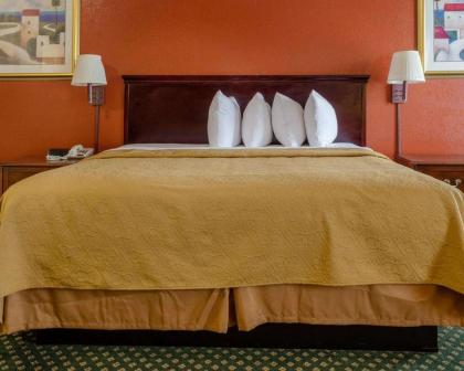 Econo Lodge Inn & Suites Philadelphia - image 12