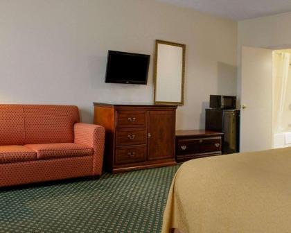 Econo Lodge Inn & Suites Philadelphia - image 15